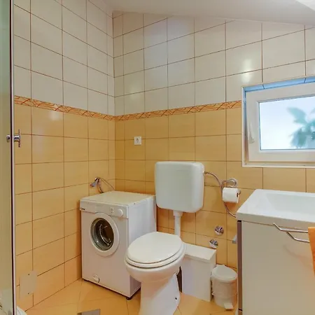 Jasna マリ・ロシニュ